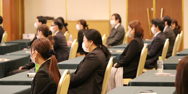 法人営業の研修と資格制度